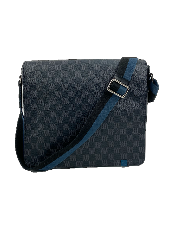 Louis Vuitton District MM Shoulder Bag